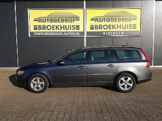 Volvo V-70 2.4D Momentum picture 2