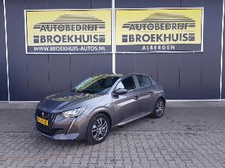 Vaurioauto  passenger cars Peugeot 208 1.2 PureTech Active Pack 2021/11