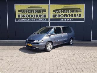 Vaurioauto  passenger cars Renault Grand-espace 2.2 dCi Authentique 2002/10