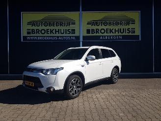 damaged passenger cars Mitsubishi Outlander 2.0 PHEV Executive Edition X-Line 2014/12