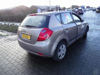 Vrakbiler auto Kia Cee d 1.6 16v 2007/5