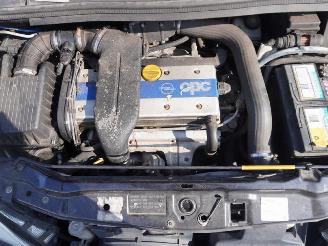 Opel Zafira 2.0 16v Turbo picture 10