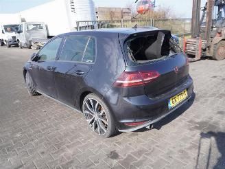 Volkswagen Golf 2.0 GTi picture 2