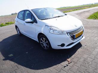 Peugeot 208 1.0 Vti picture 4