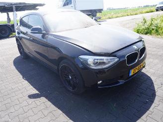 BMW 1-serie 114i picture 4
