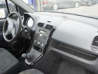 Opel Agila 1.0 12v picture 5