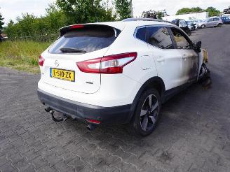 Vrakbiler auto Nissan Qashqai 1.2 DIG 2015/10