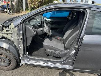 Peugeot 108 1.0 12v picture 10