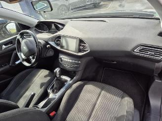 Peugeot 308 1.2 12V e-THP PureTech 110 picture 5