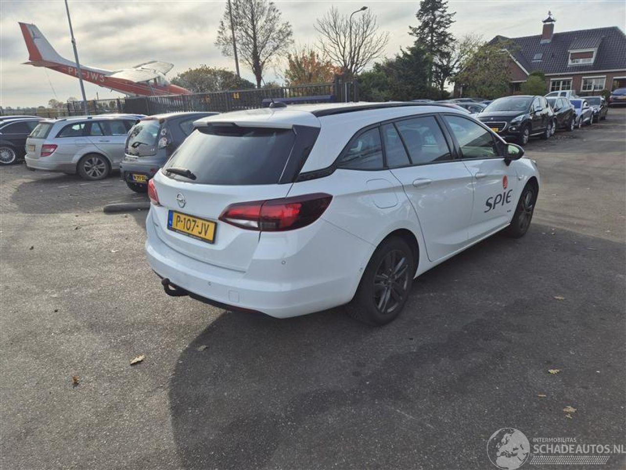 Opel Astra SPORTS TOURER+ 1.2 Turbo