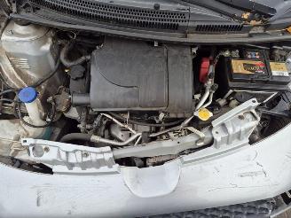 Peugeot 107 1.0 12v picture 10