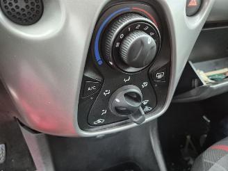 Peugeot 108 1.0 12v picture 6