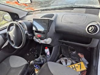 Peugeot 107 1.0 12v picture 5