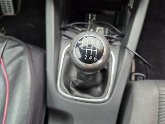 Volkswagen Golf 1.6 FSi picture 11