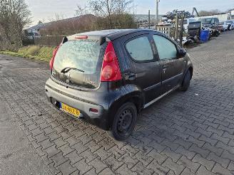 Salvage car Peugeot 107 1.0 12v 2010/10