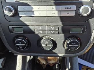 Volkswagen Golf 1.6 FSi picture 6