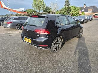 Voiture accidenté Volkswagen Golf 1.0 TSi 2017/6