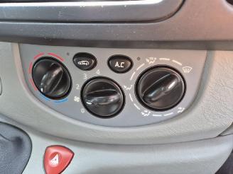 Renault Trafic 2.0 dCi picture 6