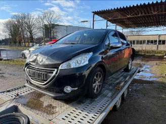 Coche siniestrado Peugeot 208 208 I (CA/CC/CK/CL), Hatchback, 2012 / 2019 1.2 Vti 12V PureTech 82 2014/1