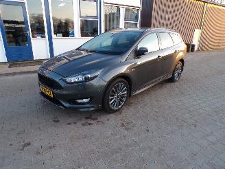Damaged car Ford Focus 1.6 eco Boost  ST LINE 2018/3