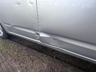 Toyota Prius 57 kW (77 PK)  1497 cc. picture 10