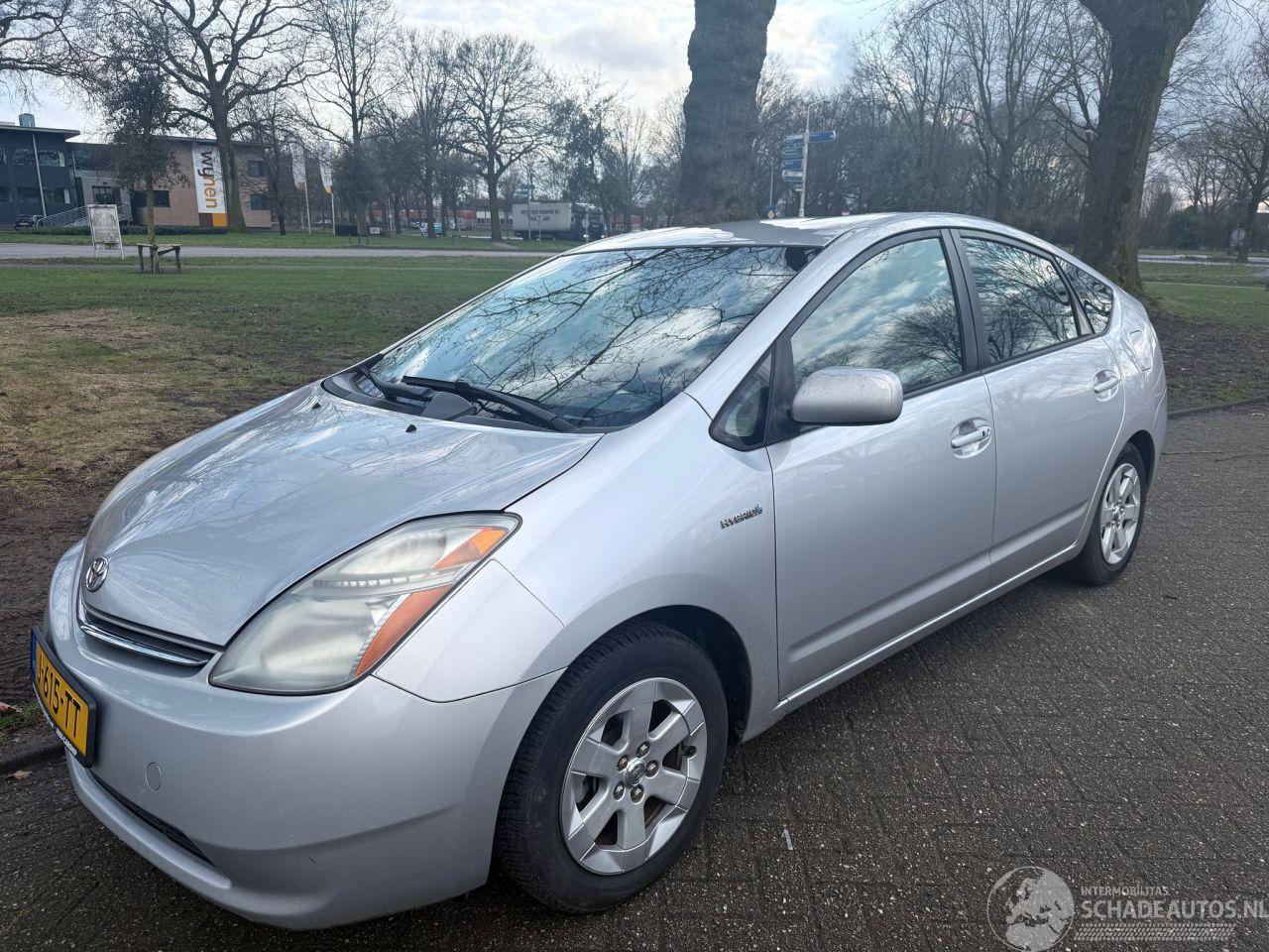 Toyota Prius 57 kW (77 PK)  1497 cc.