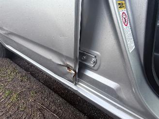 Toyota Prius 57 kW (77 PK)  1497 cc. picture 11