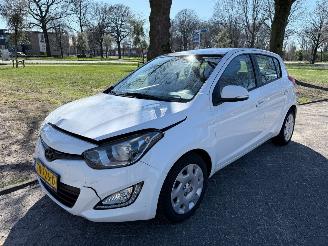 Coche accidentado Hyundai I-20 74 kW (101 PK) 1396 cc. 2013/3