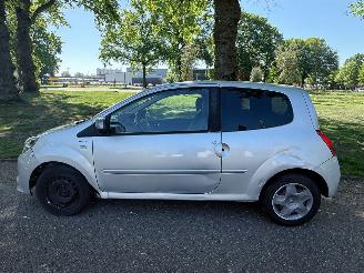 Renault Twingo 50 kW (68 PK) en een cilinderinhoud van 998 cc. picture 2