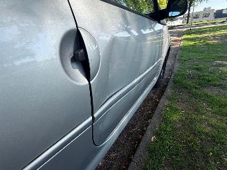 Renault Twingo 50 kW (68 PK) en een cilinderinhoud van 998 cc. picture 12