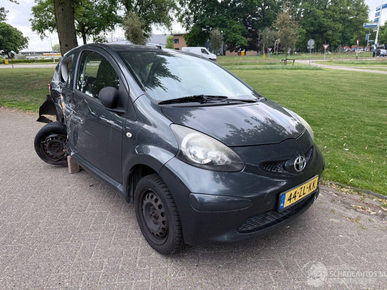 Toyota Aygo 50 kW (68 PK)  998 cc.
