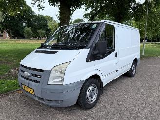 krockskadad bil bedrijf Ford Transit 63 kW (86 PK)  2198 cc. 2006/11