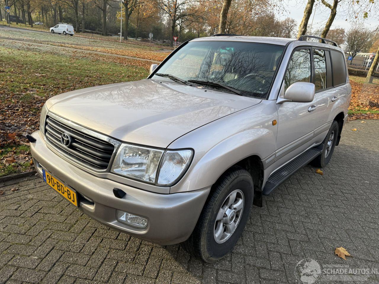 Toyota Landcruiser-100 