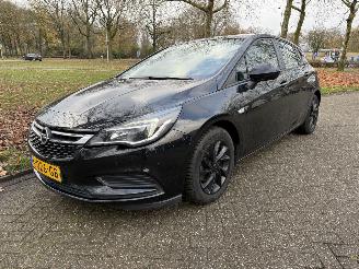 damaged passenger cars Opel Astra  2018/1