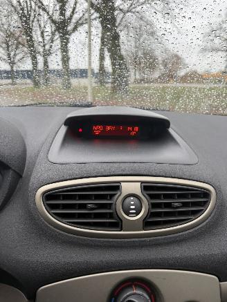 Renault Clio  picture 17