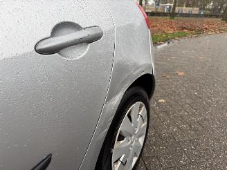 Renault Clio  picture 9