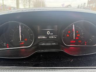 Peugeot 208  picture 23