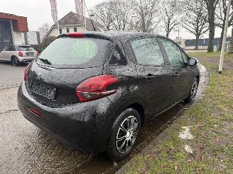 Peugeot 208  picture 5