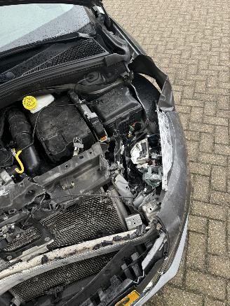 Peugeot 208  picture 12