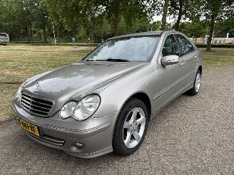 krockskadad bil auto Mercedes C-klasse 220 CDI 2006/1