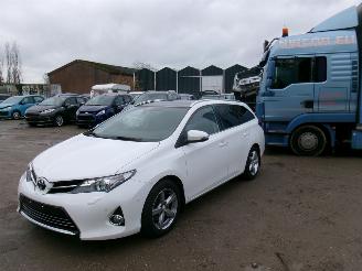 Auto incidentate Toyota Auris Touring Sports 2.0 D4D  Touring Sports 2013/9
