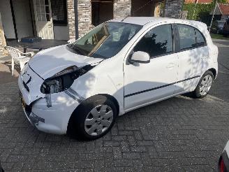 Nissan Micra Auto is Gereserveerd Automaat 1.2 72KW Dig-S Acenta Motor loopt. picture 4