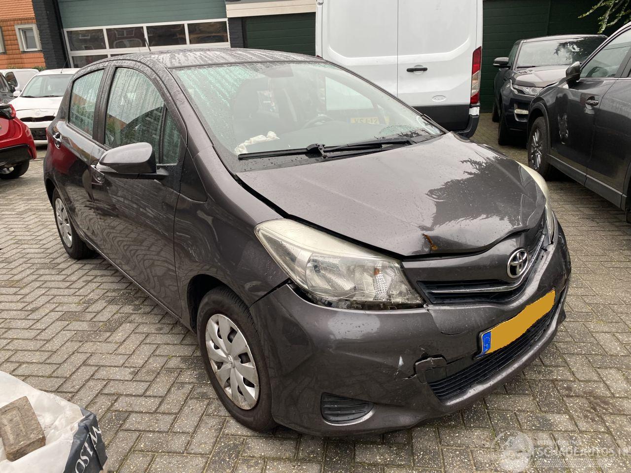 Toyota Yaris Auto is gereserveerd Aspiration 1.0 VVT-I5Drs Navi Clima Camera VASTE PRIJS.