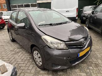  Toyota Yaris Auto is gereserveerd Aspiration 1.0 VVT-I5Drs Navi Clima Camera VASTE PRIJS. 2012/8