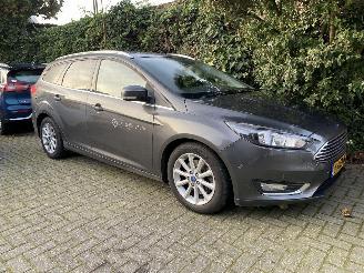 Vaurioauto  passenger cars Ford Focus 1.5 Automaat Kombi motor probleem 2016/3