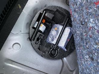 Renault Clio 0.9 TCe Limited picture 15