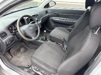 Hyundai Accent 1.4i 16V Hatchback  Benzine 1.399cc 71kW (97pk) FWD picture 11