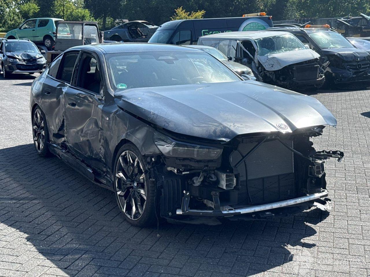 BMW i5 BMW I5 M60 442 KW (601 PK) xDrive 84 kWh panoramadak, carplay, 360 camera