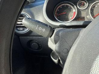 Opel Corsa 1.2 16V Hatchback  Benzine 1.229cc 59kW (80pk) FWD picture 17