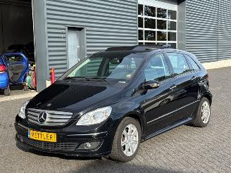 skadebil auto Mercedes B-klasse 2.0 B-180 CDI 16V Hatchback  Diesel 1.991cc 80kW (109pk) FWD 2007/2